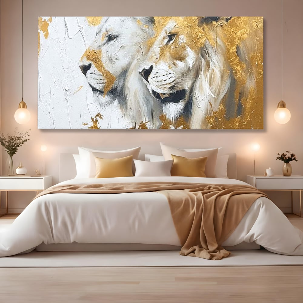 Tablou canvas cu tablou canvas cu doi lei si accente aurii, fara rama, pe sasiu de lemn, pe perete intr-un dormitor